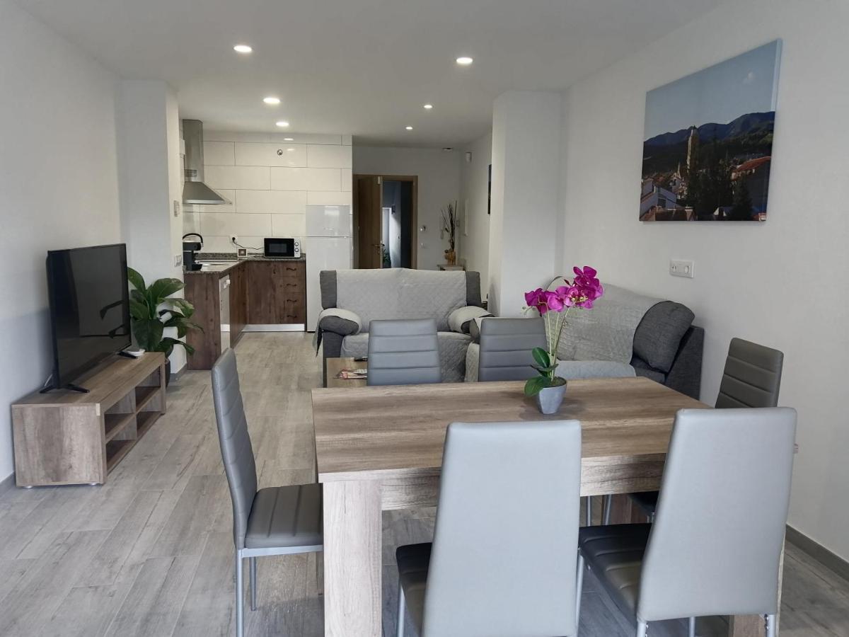 Gegant De Pedra Apartaments Adzaneta Екстериор снимка