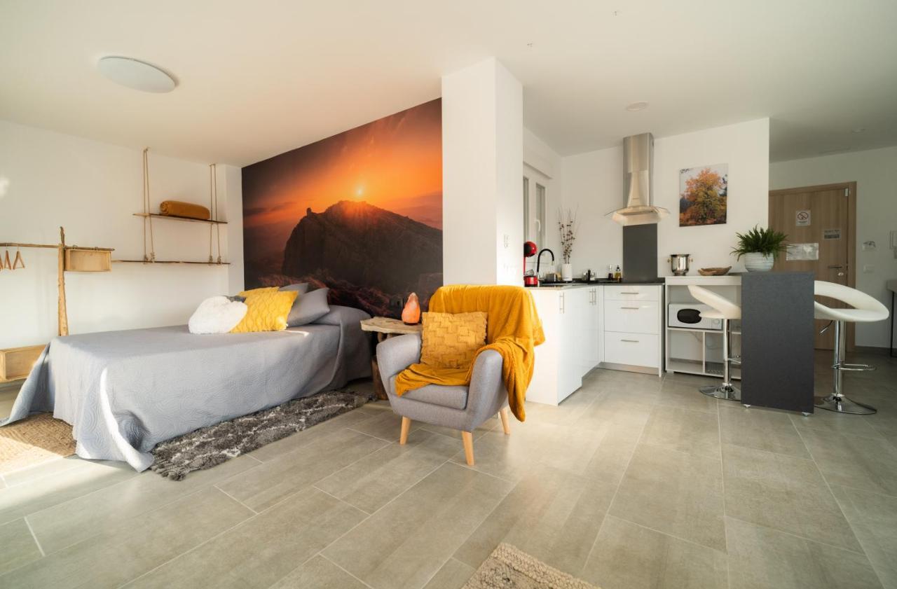Gegant De Pedra Apartaments Adzaneta Екстериор снимка