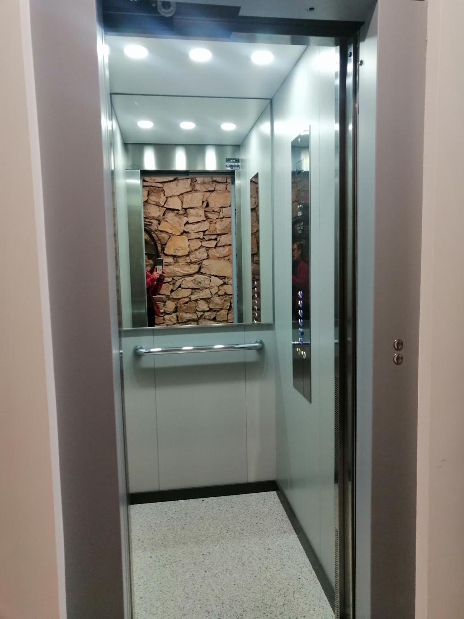 Gegant De Pedra Apartaments Adzaneta Екстериор снимка
