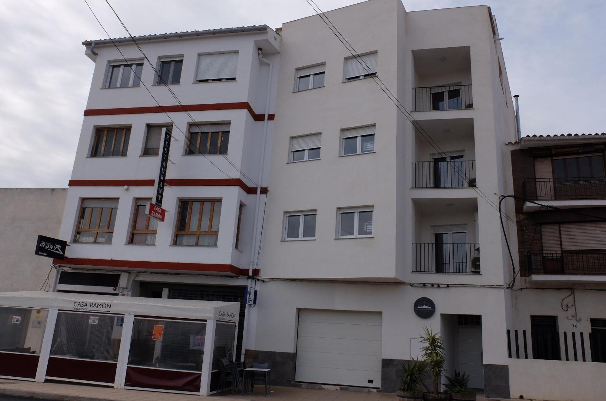Gegant De Pedra Apartaments Adzaneta Екстериор снимка