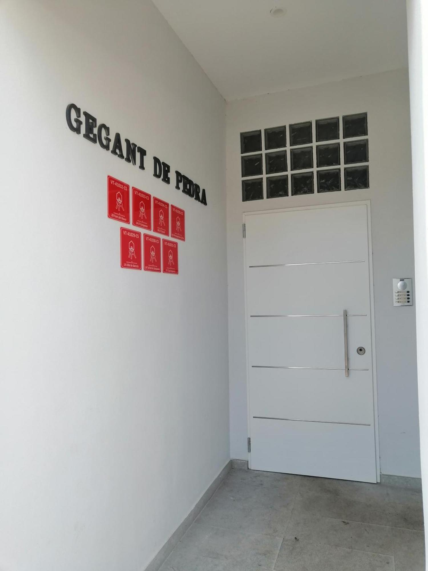 Gegant De Pedra Apartaments Adzaneta Екстериор снимка